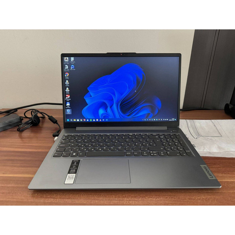 لپتاپ لنوو مدل IdeaPad Slim 3 15IRH8 با پردازنده Core i5-13420H، رم LPDDR5 8GB با فرکانس 4800MHz، حافظه SSD با ظرفیت 512GB، نمایشگر 15.6 اینچ TN با وضوح Full HD